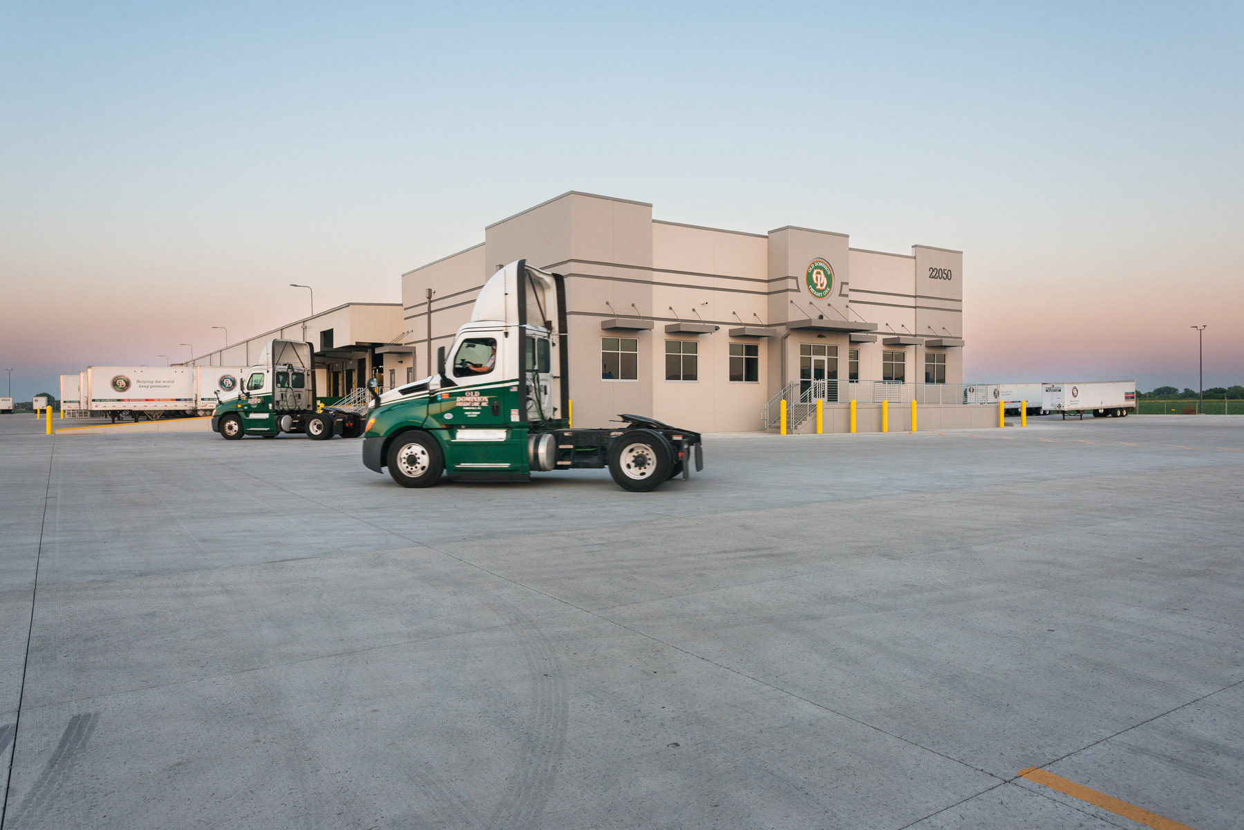 ODFL Lakeville, MN, exterior view with trucks